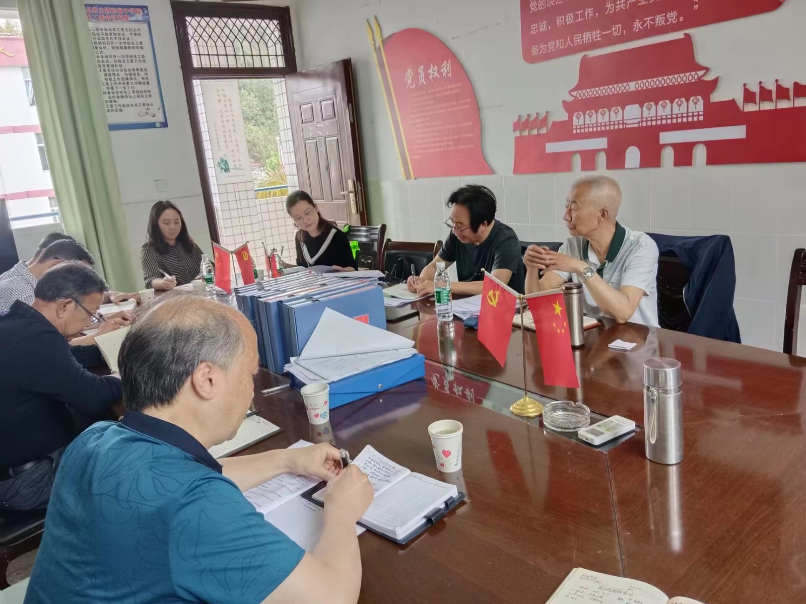 学校关工委汇报工作1.JPG